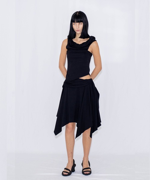 VIAVANDA（ヴィアヴァンダ）の「ASYMMETRIC DRAPE TOP（その他トップス・レディース・グレー/ブラック・FREE）」の10枚目の写真