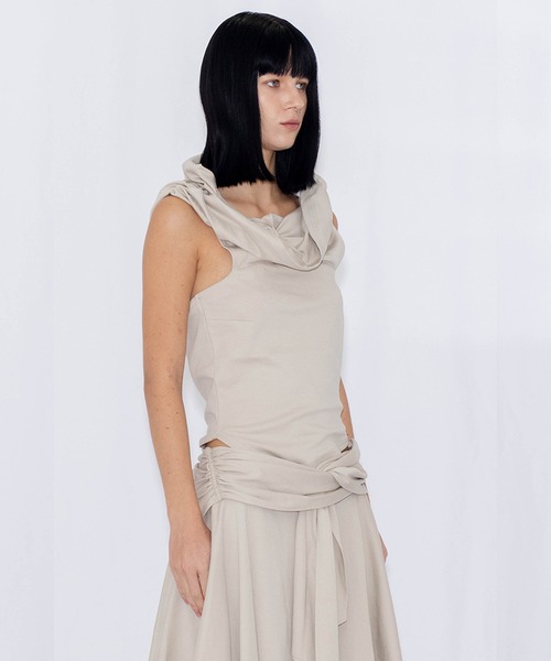 VIAVANDA（ヴィアヴァンダ）の「ASYMMETRIC DRAPE TOP（その他トップス・レディース・グレー/ブラック・FREE）」の19枚目の写真