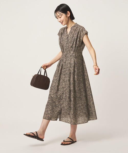 green label relaxing（グリーンレーベルリラクシング）の「シアー タック フレア フレンチスリーブ ワンピース（ワンピース・レディース・ダークブラウン/その他2/その他1/ネイビー・36/38）」の6枚目の写真
