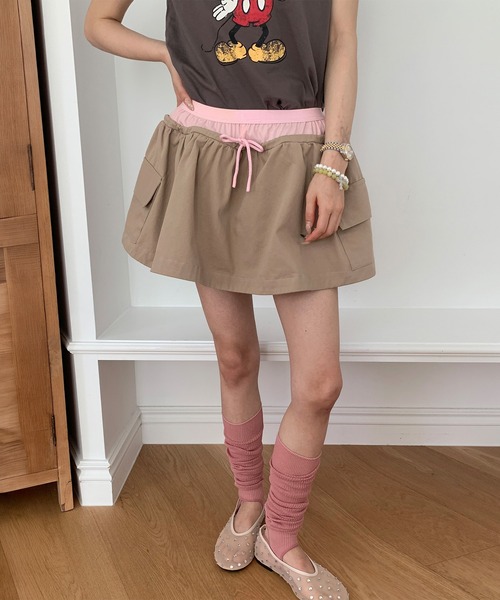 UNE MANSION(ユヌマンション)の「【UNE ORIGINAL】レイヤードボリュームミニスカート(スカート・レディース・ベージュ/ブラック・FREE)」の2枚目の写真