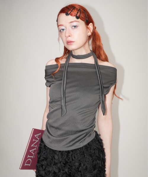 IMARI(イマリ)の「【 IMARI / イマリ 】 チョーカー付き ボートネック トップス(Tシャツ/カットソー・レディース・ホワイト/グレー/ブラック・FREE)」の6枚目の写真