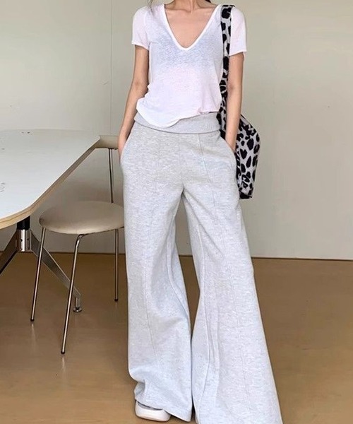 MEMECLE(メメクル)の「【 MEMECLE / メメクル 】シースルー VネックTシャツ(Tシャツ/カットソー・レディース・ホワイト/ブラック/ベージュ・SMALL/MEDIUM)」の12枚目の写真