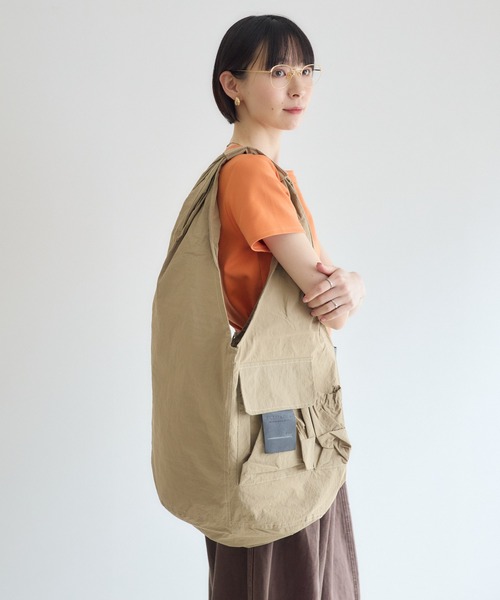 Paradise Picnic(パラダイスピクニック)の「TRANOI. ワンハンドルビッグバッグ(トートバッグ・レディース・ブラック/ベージュ/カーキ・FREE)」の7枚目の写真