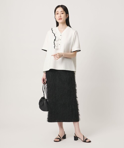 UNITED ARROWS(ユナイテッドアローズ)の「ミニマル フリル ショートスリーブ ニット(ニット/セーター・レディース・オフホワイト/ネイビー/ダークグレー・FREE)」の6枚目の写真