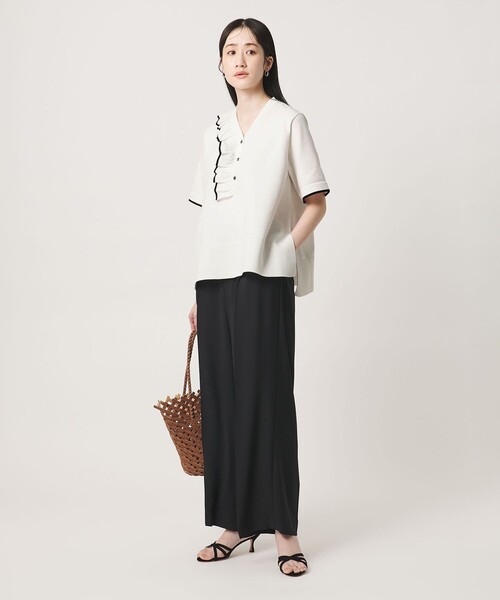 UNITED ARROWS(ユナイテッドアローズ)の「ミニマル フリル ショートスリーブ ニット(ニット/セーター・レディース・オフホワイト/ネイビー/ダークグレー・FREE)」の4枚目の写真