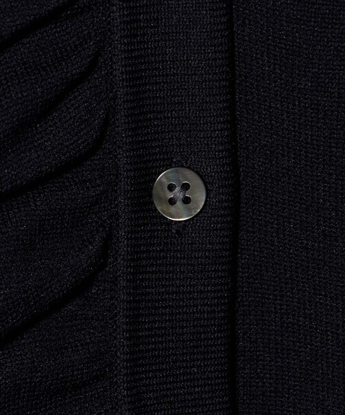 UNITED ARROWS(ユナイテッドアローズ)の「ミニマル フリル ショートスリーブ ニット(ニット/セーター・レディース・オフホワイト/ネイビー/ダークグレー・FREE)」の20枚目の写真