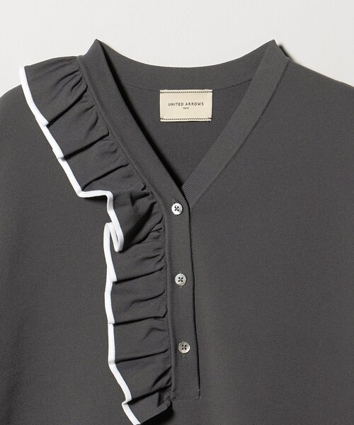 UNITED ARROWS(ユナイテッドアローズ)の「ミニマル フリル ショートスリーブ ニット(ニット/セーター・レディース・オフホワイト/ネイビー/ダークグレー・FREE)」の14枚目の写真