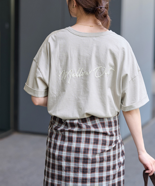 JOURNAL STANDARD relume（ジャーナルスタンダード　レリューム）の「《追加2 / 新色》刺繍ロゴハーフスリーブT（Tシャツ/カットソー・レディース・ブラウン/グレー/ブラック系その他/ホワイト・FREE）」の3枚目の写真