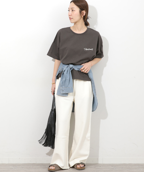 JOURNAL STANDARD relume（ジャーナルスタンダード　レリューム）の「《追加2 / 新色》刺繍ロゴハーフスリーブT（Tシャツ/カットソー・レディース・ブラウン/グレー/ブラック系その他/ホワイト・FREE）」の5枚目の写真