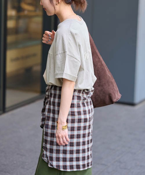 JOURNAL STANDARD relume（ジャーナルスタンダード　レリューム）の「《追加2 / 新色》刺繍ロゴハーフスリーブT（Tシャツ/カットソー・レディース・ブラウン/グレー/ブラック系その他/ホワイト・FREE）」の16枚目の写真