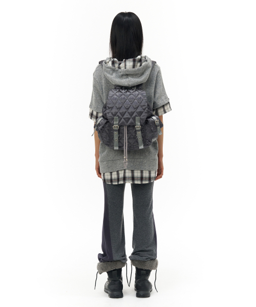 PAHISUM(パヒサム)の「グロッシーキルティングバックパック_チャコール(バックパック/リュック・レディース・その他・FREE)」の2枚目の写真