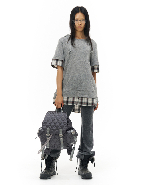 PAHISUM(パヒサム)の「グロッシーキルティングバックパック_チャコール(バックパック/リュック・レディース・その他・FREE)」の5枚目の写真