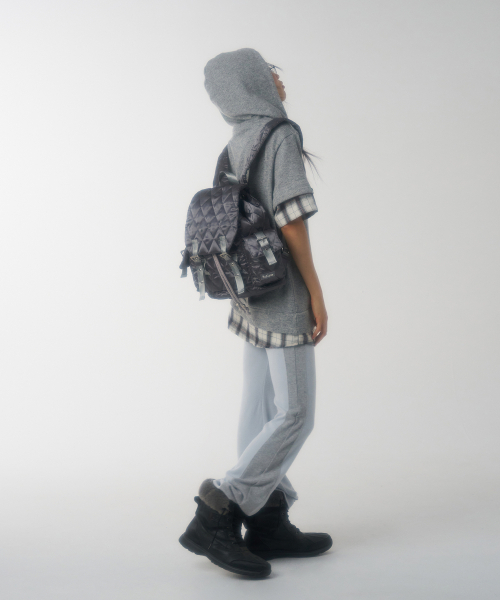 PAHISUM(パヒサム)の「グロッシーキルティングバックパック_チャコール(バックパック/リュック・レディース・その他・FREE)」の6枚目の写真