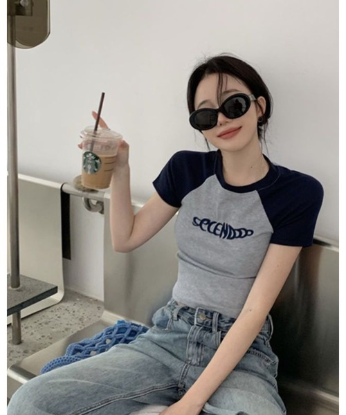 CHEER(チアー)の「ラグラン ロゴ クロップド Tシャツ ショート丈 半袖 チビT 韓国ファッション Y2K レディース(Tシャツ/カットソー・レディース・ネイビー/ブラック・FREE)」の6枚目の写真