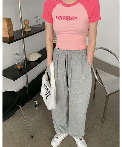 CHEER(チアー)の「ラグラン ロゴ クロップド Tシャツ ショート丈 半袖 チビT 韓国ファッション Y2K レディース(Tシャツ/カットソー・レディース・ネイビー/ブラック・FREE)」の21枚目の写真