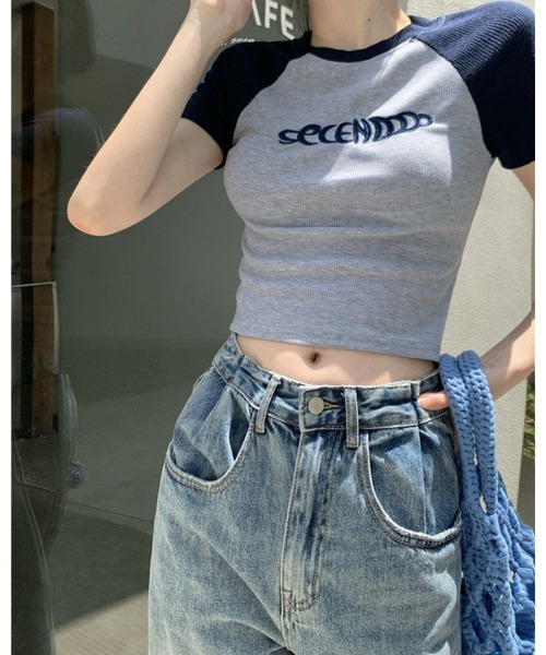 CHEER(チアー)の「ラグラン ロゴ クロップド Tシャツ ショート丈 半袖 チビT 韓国ファッション Y2K レディース(Tシャツ/カットソー・レディース・ネイビー/ブラック・FREE)」の5枚目の写真