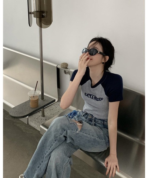 CHEER(チアー)の「ラグラン ロゴ クロップド Tシャツ ショート丈 半袖 チビT 韓国ファッション Y2K レディース(Tシャツ/カットソー・レディース・ネイビー/ブラック・FREE)」の10枚目の写真
