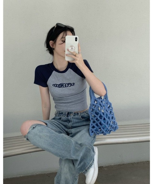 CHEER(チアー)の「ラグラン ロゴ クロップド Tシャツ ショート丈 半袖 チビT 韓国ファッション Y2K レディース(Tシャツ/カットソー・レディース・ネイビー/ブラック・FREE)」の11枚目の写真