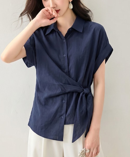 LUCPY(ラクピー)の「ウエストリボンフレンチスリーブシャツ(シャツ/ブラウス・レディース・カーキ/ネイビー・SMALL/LARGE/MEDIUM/X-LARGE)」の3枚目の写真