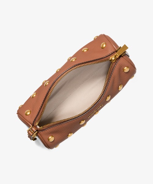 MICHAEL KORS（マイケルコース）の「IZZY スタッズ ぺブルレザー バレルポシェット スモール（ショルダーバッグ・レディース・ブラウン系・FREE）」の3枚目の写真