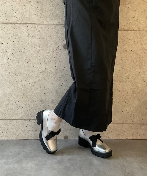 ALL BLACK(オールブラック)の「【本革/軽量/275g/太ヒール/6cm】リボンパンプス(パンプス・レディース・シルバー/ブラック・37/35/38/39)」の5枚目の写真
