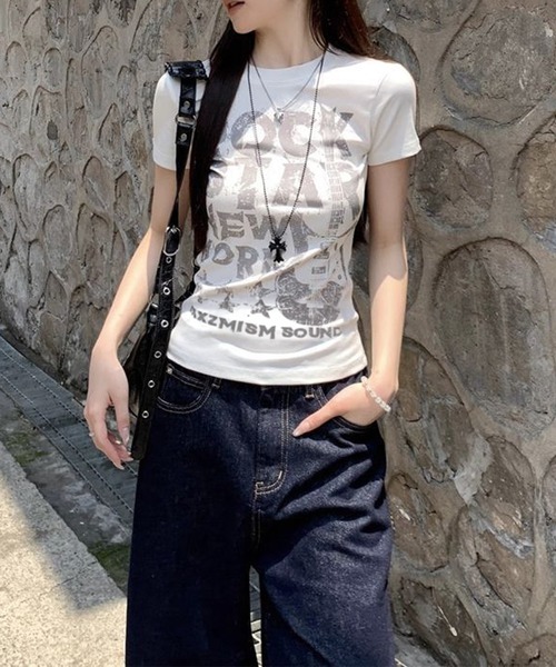 MEMECLE(メメクル)の「【 MEMECLE / メメクル 】レタリングプリント パンクTシャツ(Tシャツ/カットソー・レディース・ホワイト・LARGE/SMALL/MEDIUM)」の1枚目の写真