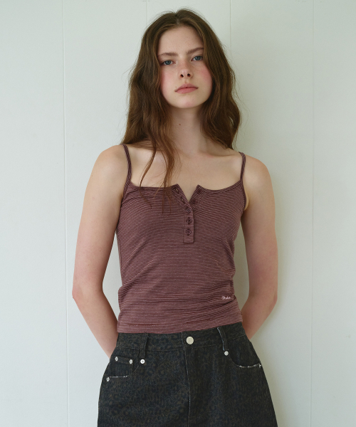 ROLAROLA(ロラロラ)の「STRIPE BUTTON SLEEVELESS BROWN(Tシャツ/カットソー・レディース・ブラウン・MEDIUM/SMALL)」の2枚目の写真