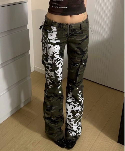 セール】グラフィティプリントカモフラ柄フレアカーゴパンツ（カーゴ