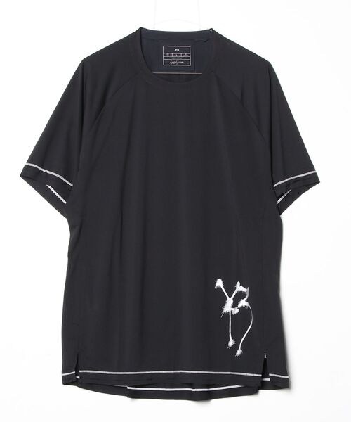 Y-3(ワイスリー)の「Y-3 CHITO GRAPHIC RUNNING SHORT SLEEVE TEE(Tシャツ/カットソー・メンズ・ブラック・LARGE/X-LARGE/XX-LARGE/X-SMALL/SMALL/MEDIUM)」の3枚目の写真