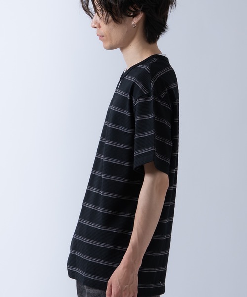 Crownor(クラウノアー)の「フェイクレイヤード ボーダーカットソー(Tシャツ/カットソー・メンズ・ブラック/ホワイト・MEDIUM/LARGE)」の12枚目の写真