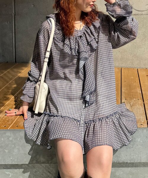 CIAOPANIC（チャオパニック）の「ラッフル付け襟チェックシアーチュニックブラウス（シャツ/ブラウス・レディース・ネイビー/ブラック/レッド・ONE SIZE）」の2枚目の写真