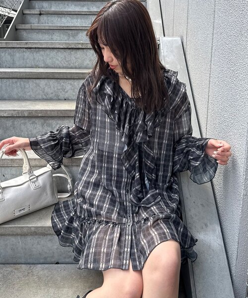 CIAOPANIC（チャオパニック）の「ラッフル付け襟チェックシアーチュニックブラウス（シャツ/ブラウス・レディース・ネイビー/ブラック/レッド・ONE SIZE）」の5枚目の写真