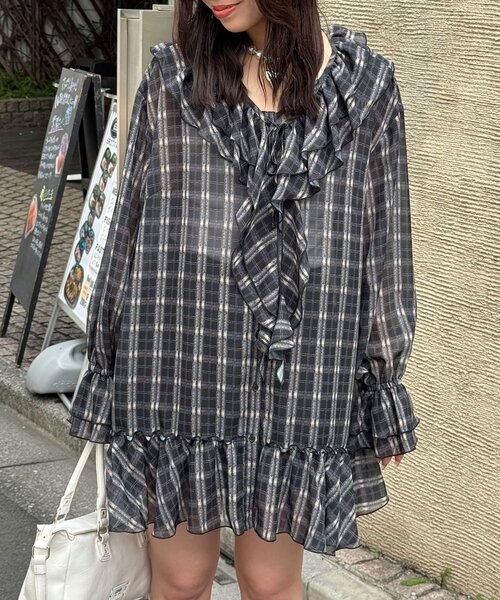 CIAOPANIC（チャオパニック）の「ラッフル付け襟チェックシアーチュニックブラウス（シャツ/ブラウス・レディース・ネイビー/ブラック/レッド・ONE SIZE）」の6枚目の写真