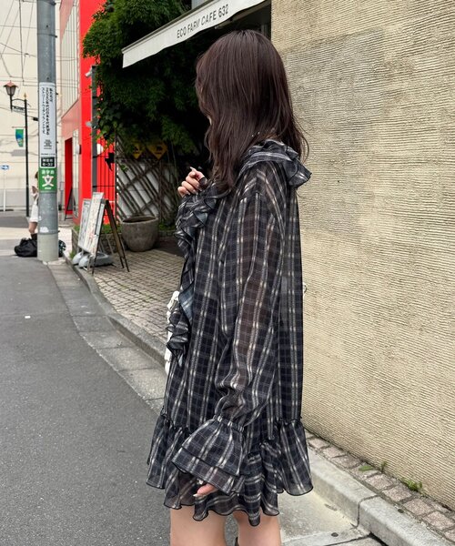 CIAOPANIC（チャオパニック）の「ラッフル付け襟チェックシアーチュニックブラウス（シャツ/ブラウス・レディース・ネイビー/ブラック/レッド・ONE SIZE）」の8枚目の写真