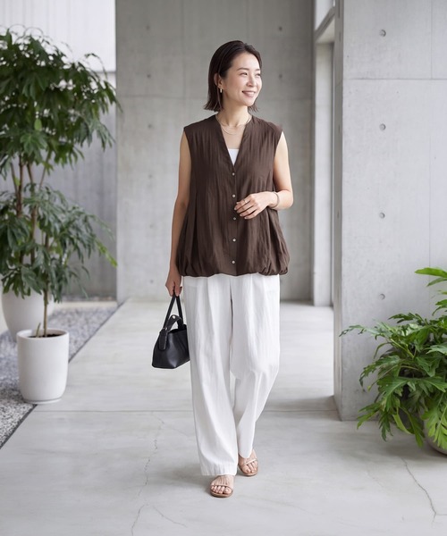 STYLE DELI(スタイルデリ)の「【selection】シボ入り裾タックバルーンジレ型tops(ベスト・レディース・ホワイト/ブラウン・FREE)」の3枚目の写真