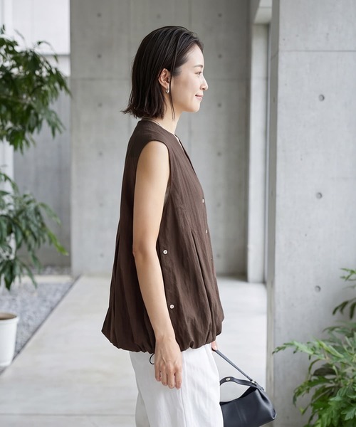 STYLE DELI(スタイルデリ)の「【selection】シボ入り裾タックバルーンジレ型tops(ベスト・レディース・ホワイト/ブラウン・FREE)」の4枚目の写真