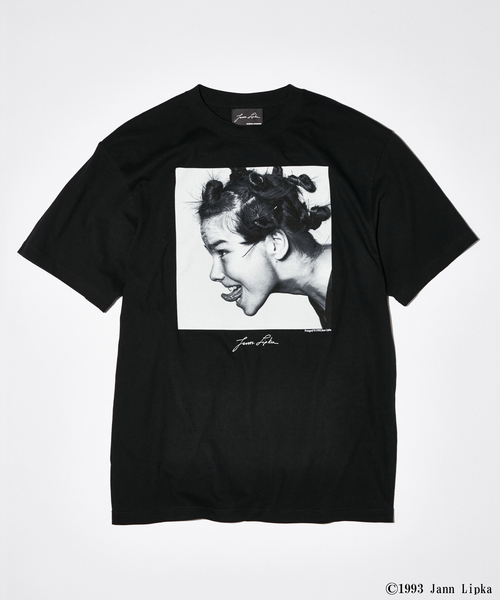 JOURNAL STANDARD(ジャーナルスタンダード)の「Jann Lipka Bjork Portrait 1993 / ビョーク ポートレート 1993(Tシャツ/カットソー・メンズ・ブラックミックス/ブラック系その他/ホワイト系その他/ブラック×ブラック/ホワイト×ホワイト/ライトホワイト/ブラック/ホワイト・SMALL/LARGE/MEDIUM/X-LARGE)」の5枚目の写真
