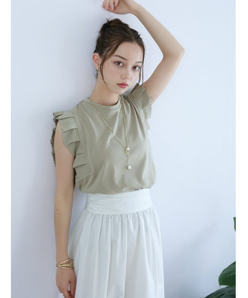 fifth（フィフス）の「【とらまめセレクト】プリーツスリーブカットソー（Tシャツ/カットソー・レディース・ブラック/ホワイト/グレイッシュベージュ・M）」の2枚目の写真