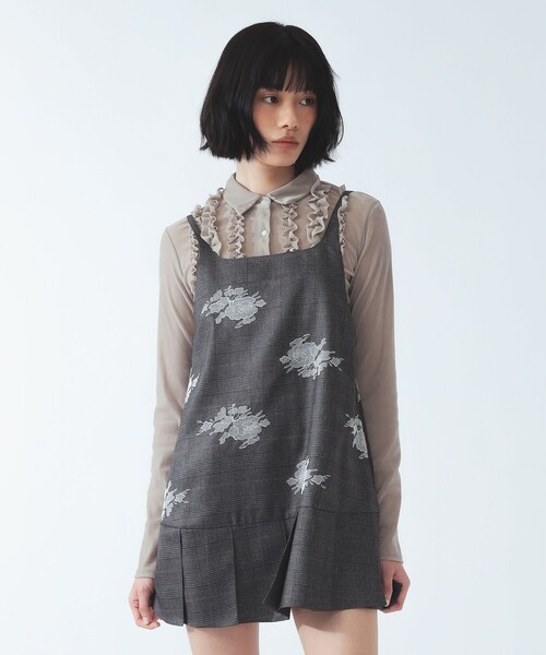 Ray BEAMS(レイビームス)の「チェック 刺繍 ミニ ワンピース(ワンピース・レディース・グレー・0)」の1枚目の写真