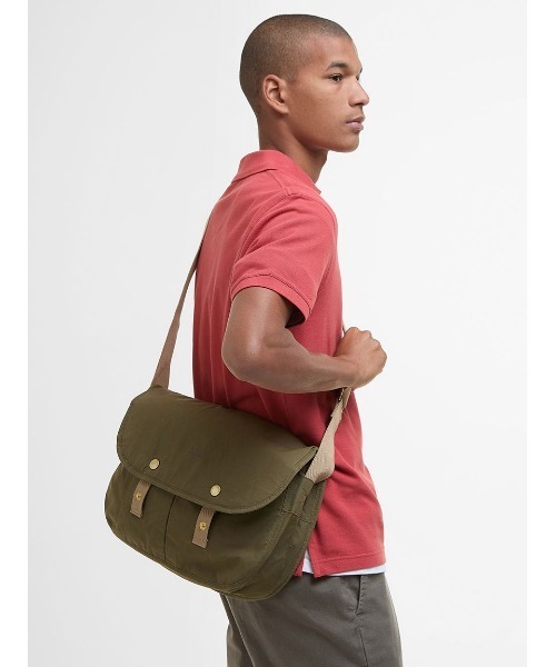 Barbour（バブアー）の「【TRANSPORT / トランスポート】Riever クロスボディバッグ（トートバッグ・メンズ・ブラック/グリーン・ONE SIZE）」の3枚目の写真