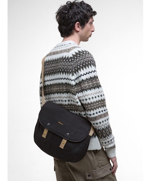 Barbour（バブアー）の「【TRANSPORT / トランスポート】Riever クロスボディバッグ（トートバッグ・メンズ・ブラック/グリーン・ONE SIZE）」の4枚目の写真