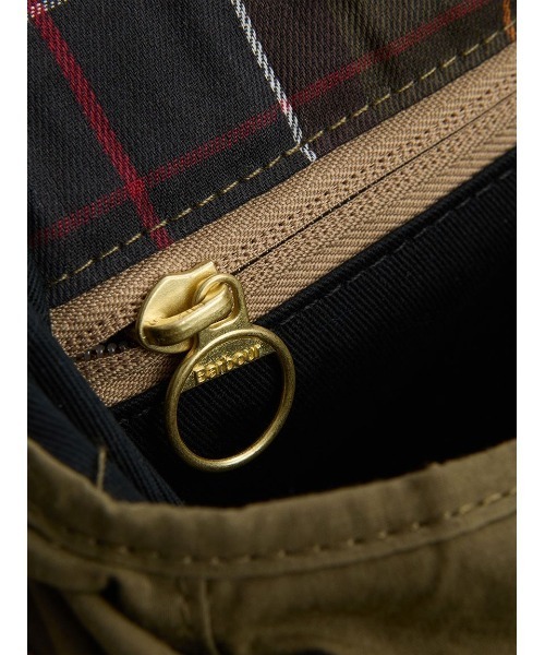 Barbour（バブアー）の「【TRANSPORT / トランスポート】Riever クロスボディバッグ（トートバッグ・メンズ・ブラック/グリーン・ONE SIZE）」の9枚目の写真