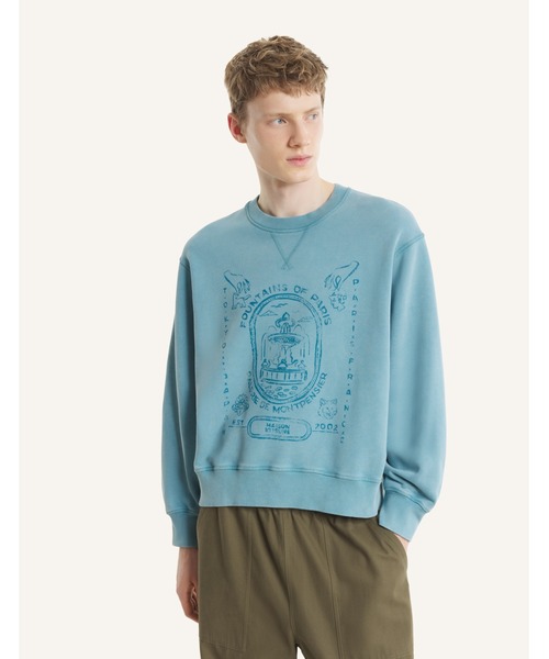 Maison Kitsune(メゾンキツネ)の「FOUNTAIN STAMP FADED RELAXED SWEATSHIRT(スウェット・メンズ・スカイブルー系・M/L)」の4枚目の写真