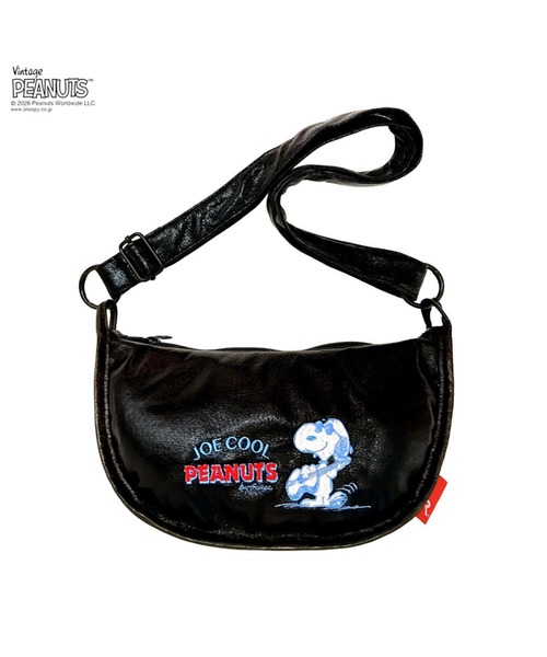 Vintage PEANUTS（ビンテージピーナッツ）の「ルートート / スヌーピー ショルダーバッグ 半月型 メタリック 斜め掛け 軽量 IP.ラウンドメタリック.ピーナッツ-1M（ショルダーバッグ・レディース・ブラック/シルバー・FREE）」の2枚目の写真