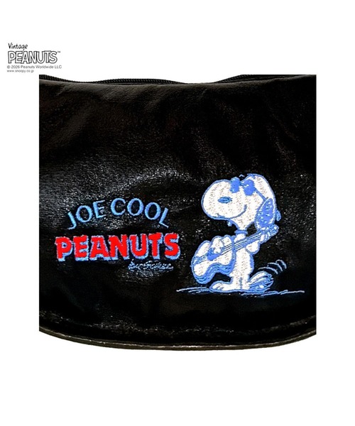 Vintage PEANUTS（ビンテージピーナッツ）の「ルートート / スヌーピー ショルダーバッグ 半月型 メタリック 斜め掛け 軽量 IP.ラウンドメタリック.ピーナッツ-1M（ショルダーバッグ・レディース・ブラック/シルバー・FREE）」の6枚目の写真