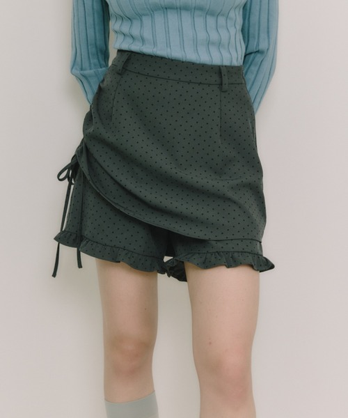idem(イデム)の「layered frill mini pants / 巻きスカート風ショートパンツ(その他パンツ・レディース・その他/グレー/ブラック・FREE)」の1枚目の写真