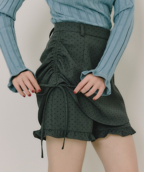 idem(イデム)の「layered frill mini pants / 巻きスカート風ショートパンツ(その他パンツ・レディース・その他/グレー/ブラック・FREE)」の5枚目の写真