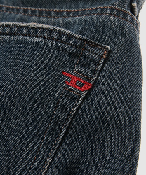 DIESEL(ディーゼル)の「ウィメンズ デニムパンツ 1978 D-AKEMI(デニムパンツ・レディース・インディゴブルー・29inch/26inch/24inch/23inch/31inch/30inch/27inch/28inch/25inch/32inch)」の3枚目の写真