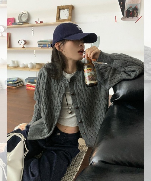 Ritzy(リッツィー)の「レトロケーブル編み 丸首ニットカーディガン(ニット/セーター・レディース・グレー/ネイビー/グリーン・FREE)」の2枚目の写真