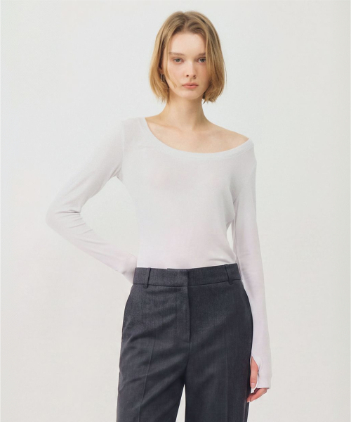 LOOKAST(ルックキャスト)の「ウールUネック セカンドスキン サムホールトップ / WOOL U-NECK SECOND-SKIN THUMBHOLE TOP_4colors(Tシャツ/カットソー・レディース・チャコールグレー/ライトグレー/アイボリー/ブラック・SMALL/MEDIUM)」の6枚目の写真